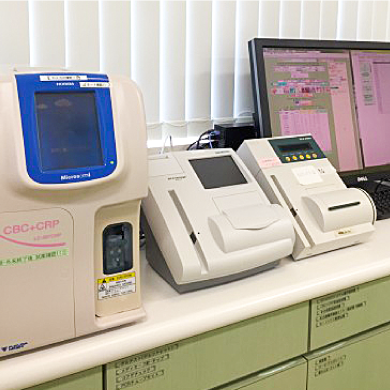 血球数＋CRP測定器・グリコHbA1c測定器2台